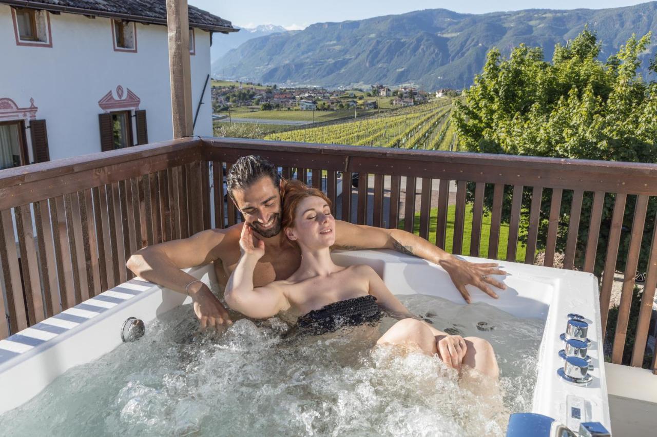 Hotel Ansitz Rungghof Appiano Sulla Strada Del Vino Bagian luar foto